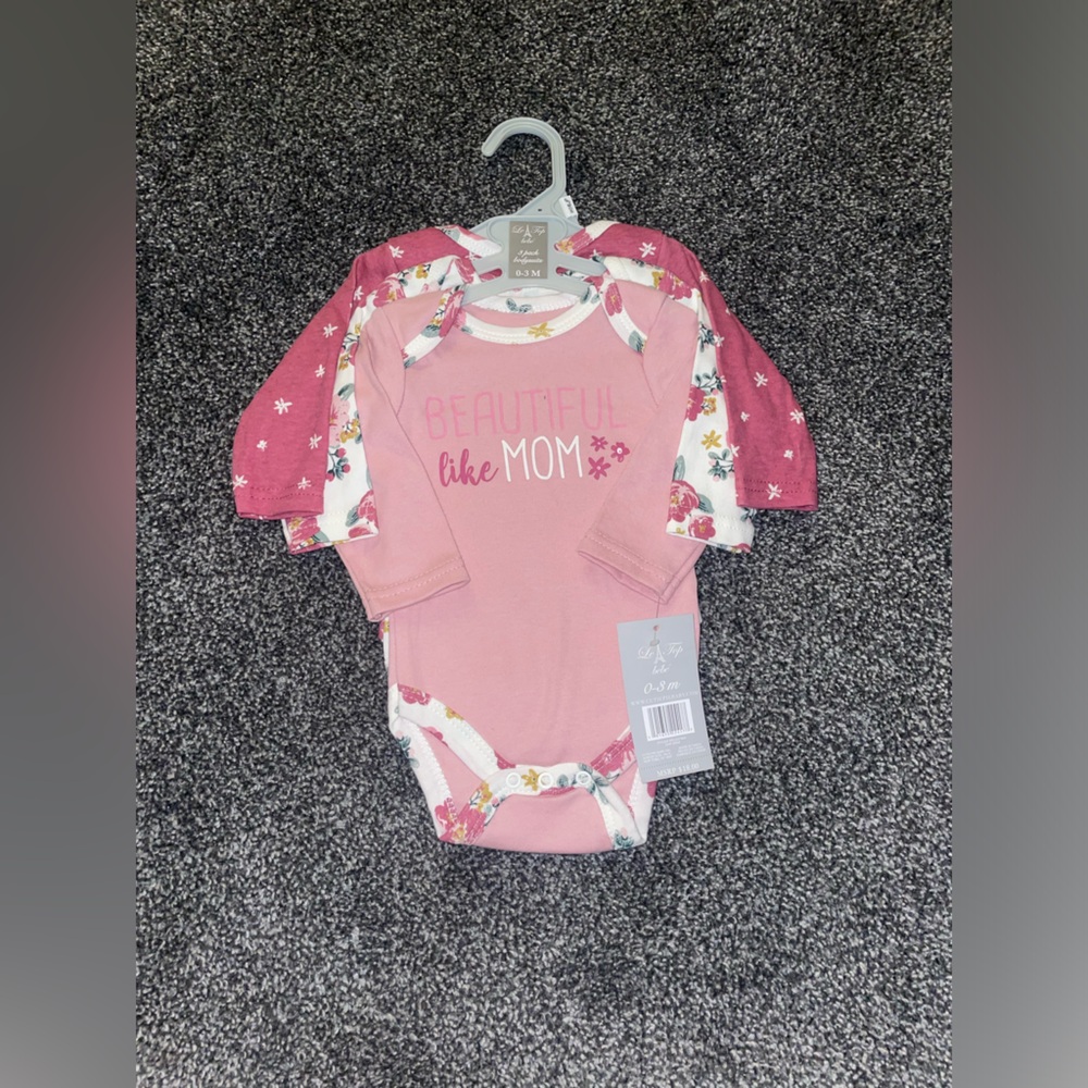 NWT Long Sleeve Bodysuit Set